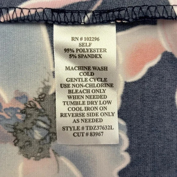 Connected Apparel Plus Size 3/4 Bell Sleeve Side Ruching Floral Shift Dress - Picture 10 of 11